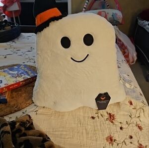 New Release! 2025 Ghost Pillow, Fall / Halloween